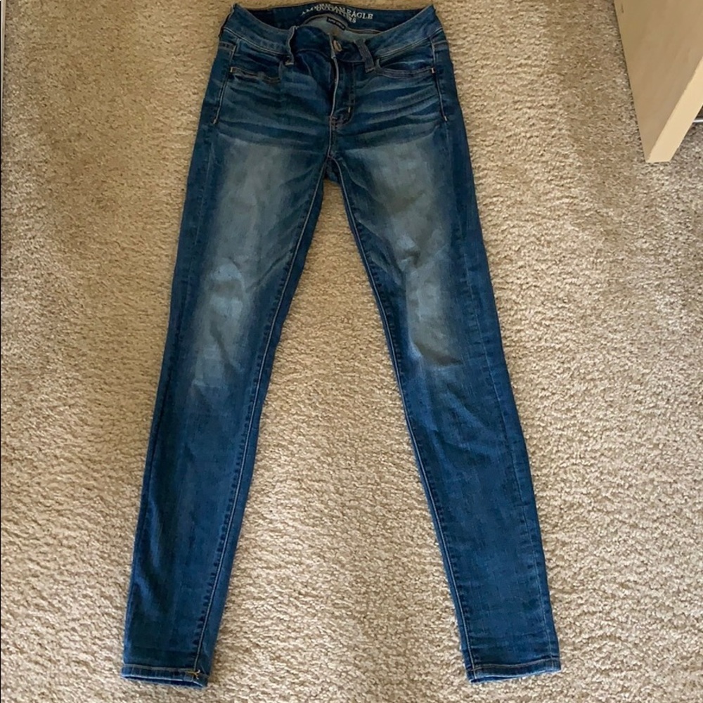 Light wash American Eagle skinny jeans